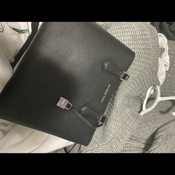 AUTHENTIC Michael Kors Black Bag - Picture 6 of 6